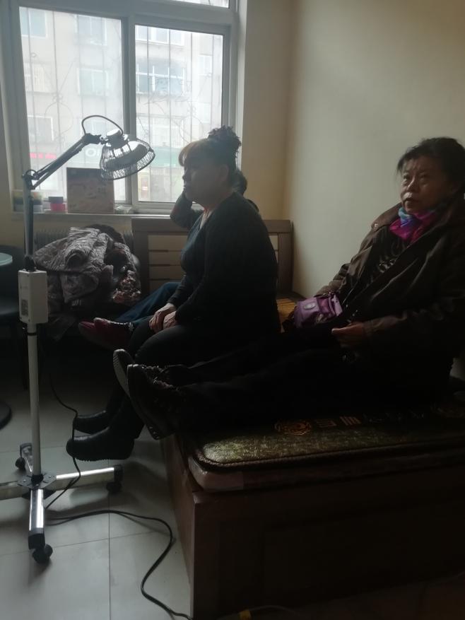 理疗体验让居民缓解不适.jpg 理疗体验让居民缓解不适.jpg